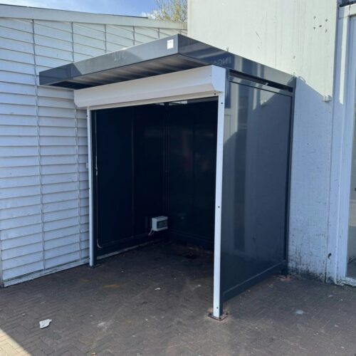 Aflsuitbare overkapping voor automaten en statiegeldmachines 22 Overkapping flessen- en blikjesinname Haagse Markt Den Haag – afsluitbaar rolluik
